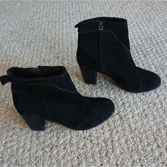 Toms black suede booties size 7 - Picture 2 of 12